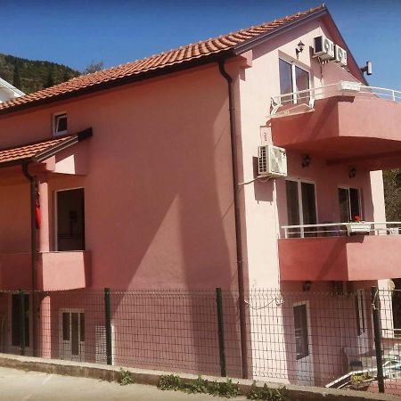 Apartments Kuc Tivat Exterior foto