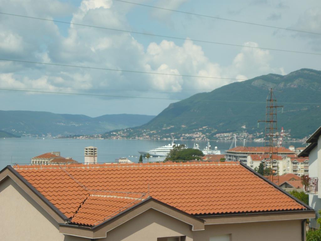 Apartments Kuc Tivat Exterior foto